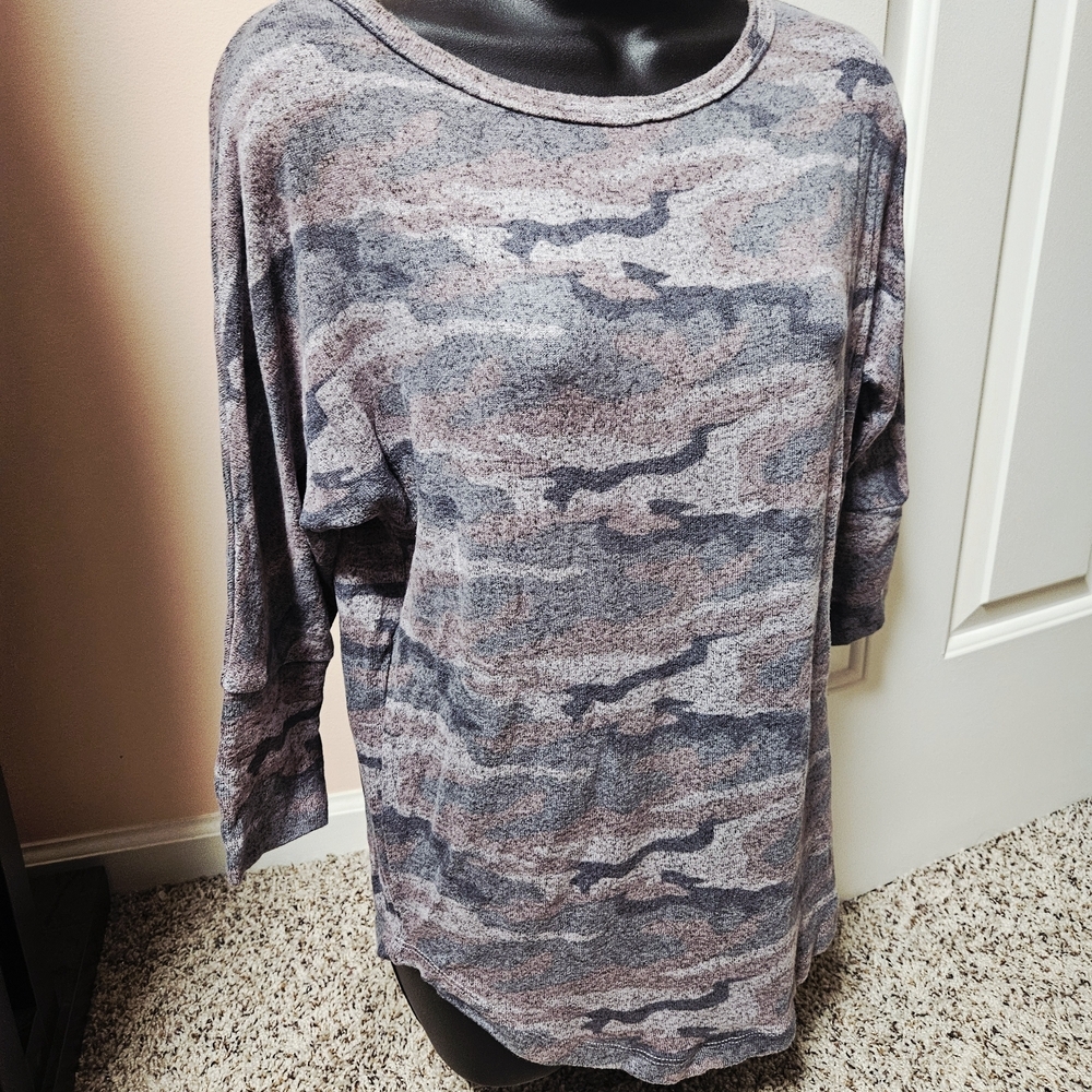 Pink Clover Camouflage Top in Gray and Pink - Picture 4 of 10